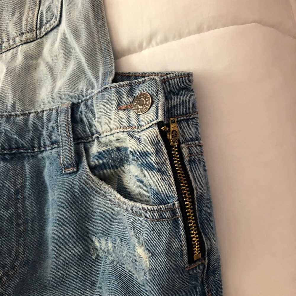 Distressed overalls - Picture 6 of 6